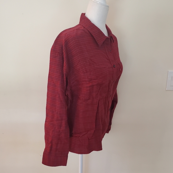 Levi's Red Plaid Cropped Flannel Button Down Shirt - Picture 4 of 9